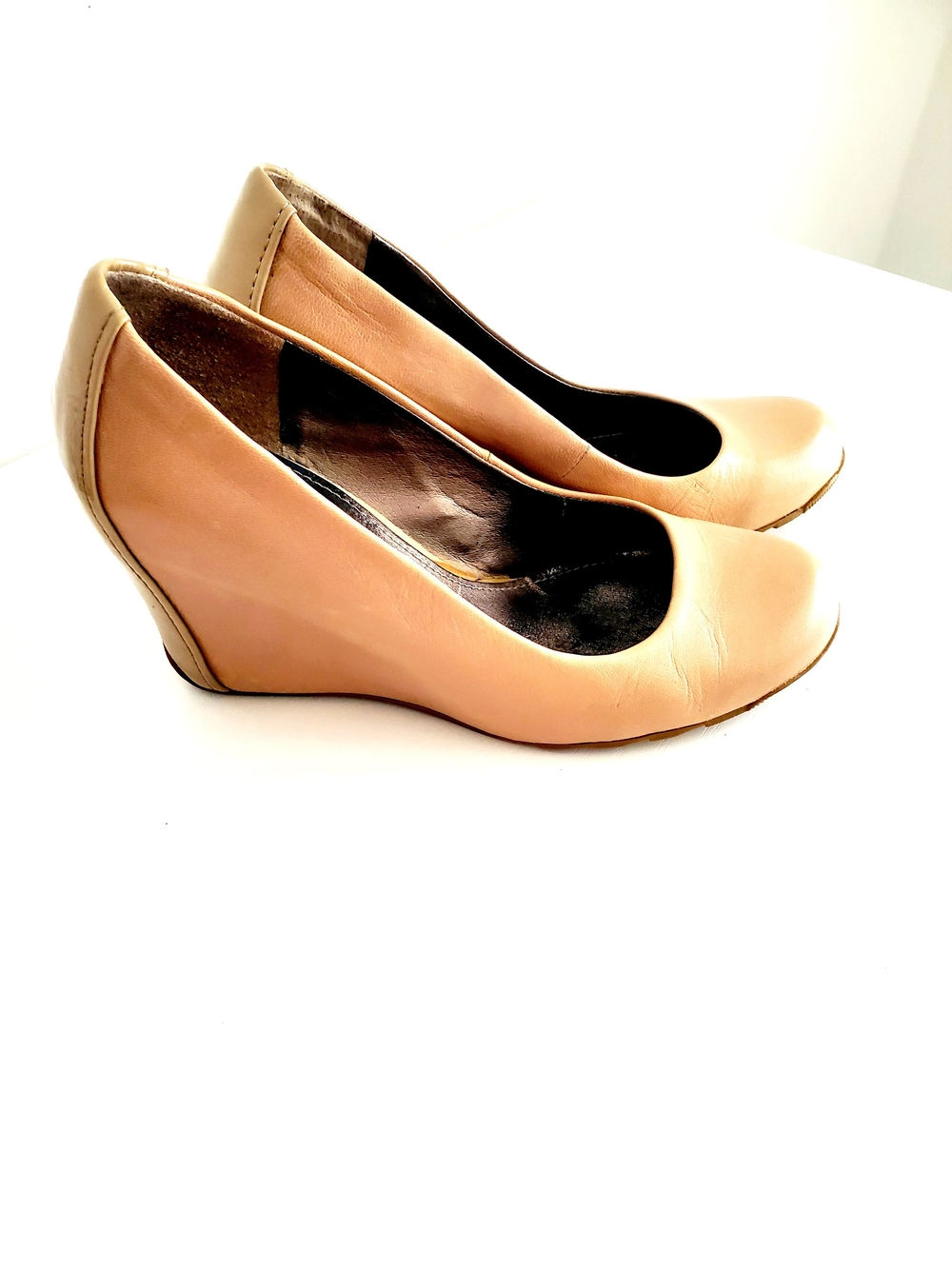 Kenneth Cole Nude Leather Wedge Pumps
